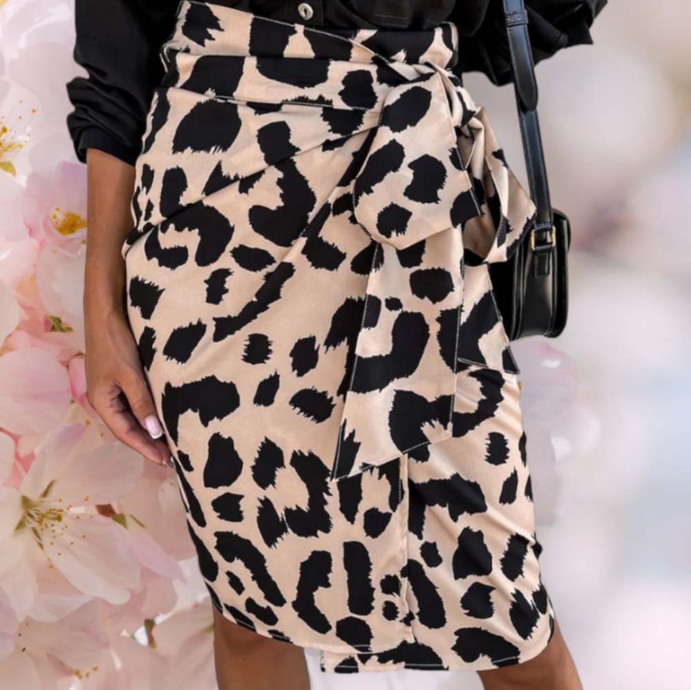 NEW Animal print wrap skirt. Beige Black small
